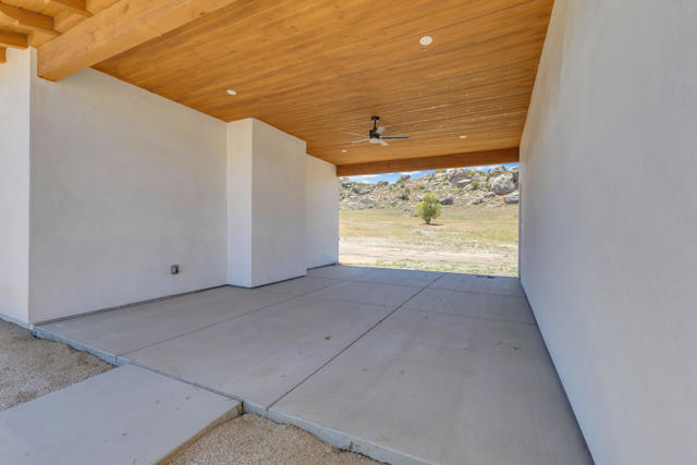 41265 Lakeshore Boulevard, Aguanga CA: https://media.crmls.org/mediaz/6f48e58a-80e1-4638-8eb2-a0e4c3eebf07.jpg