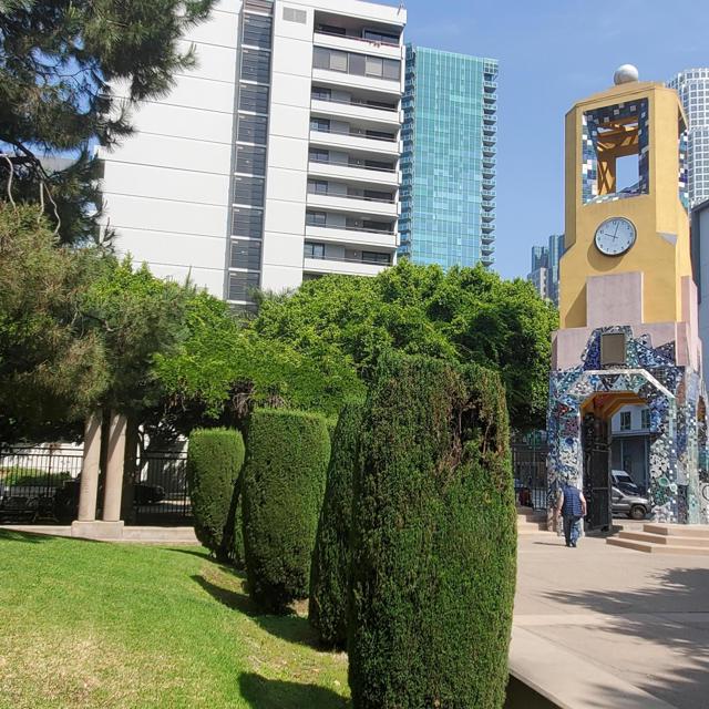 600 W 9th Street, Los Angeles CA: https://media.crmls.org/mediaz/6f48f338-40a4-4c04-94a1-dcd0c5383b43.jpg
