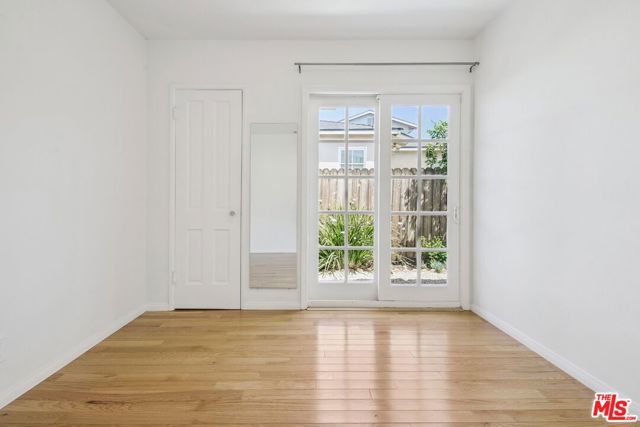 8150 Kenyon Avenue, Los Angeles CA: https://media.crmls.org/mediaz/6f4932c7-af44-46be-bdd7-3663389427d0.jpg