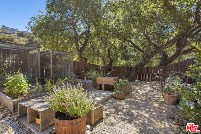 6349 Blanchard Canyon Road, Tujunga CA: https://media.crmls.org/mediaz/6f49728f-7650-4086-b079-8b0e7a001c0a.jpg