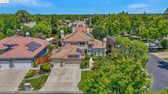 805 Devonshire Loop, Brentwood CA: https://media.crmls.org/mediaz/6f4a341c-9590-4275-8a53-c077fb008e32.jpg
