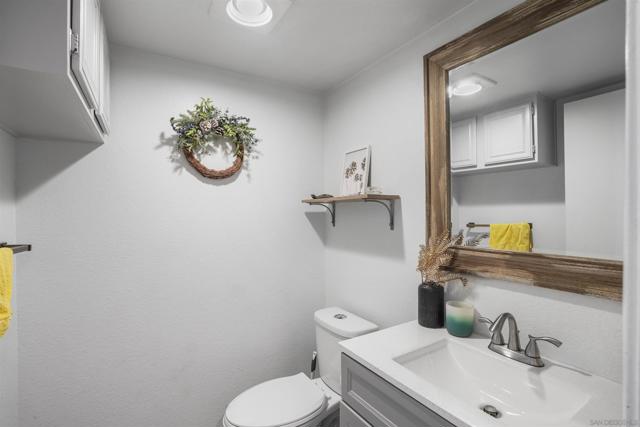 378 Paseo Marguerita, Vista CA: https://media.crmls.org/mediaz/6f4a503f-1abf-4143-ba6f-96242512e7cc.jpg