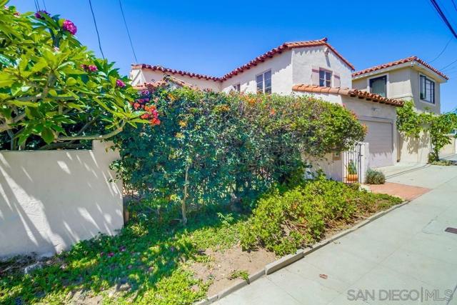 2854 Albatross Street, San Diego CA: https://media.crmls.org/mediaz/6f4b134c-4876-438e-a671-f0af4199936b.jpg