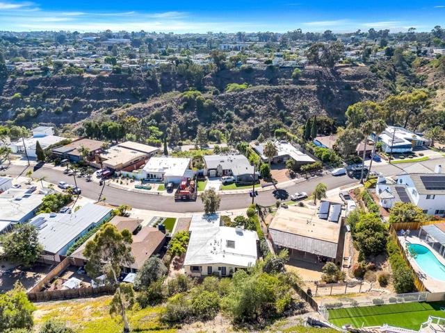 2347 Greenwing Drive, San Diego CA: https://media.crmls.org/mediaz/6f4b1c90-f988-4c05-a8ef-5d8d5ae52495.jpg
