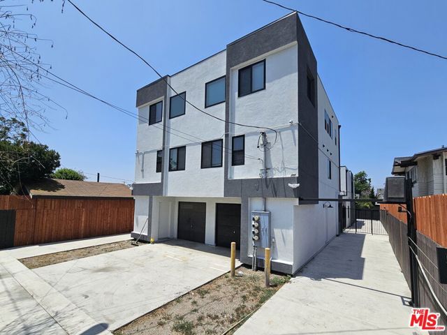 4112 S Normandie Avenue, Los Angeles CA: https://media.crmls.org/mediaz/6f4b5216-d6ff-47b2-b777-10fd5b0bb3af.jpg