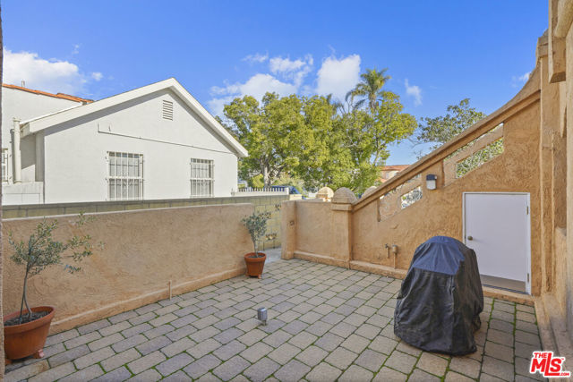 1143 S Rimpau Boulevard, Los Angeles CA: https://media.crmls.org/mediaz/6f4b948f-b547-4550-8e47-c6167ad0a7c6.jpg