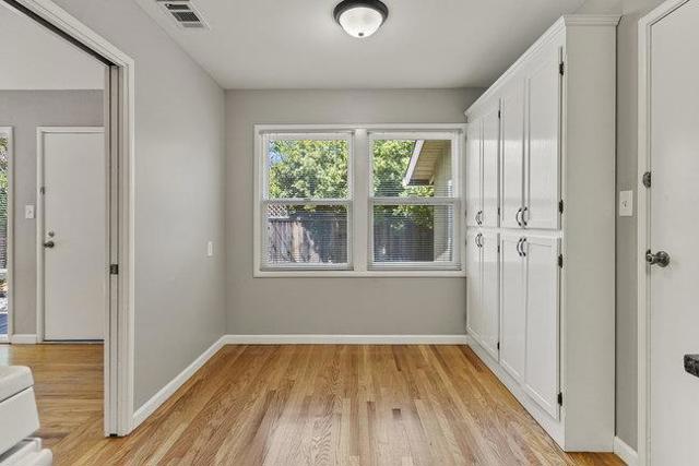 1638 Tyler Park Way, Mountain View CA: https://media.crmls.org/mediaz/6f4ba62c-530f-49c1-b5d0-abd59880508f.jpg