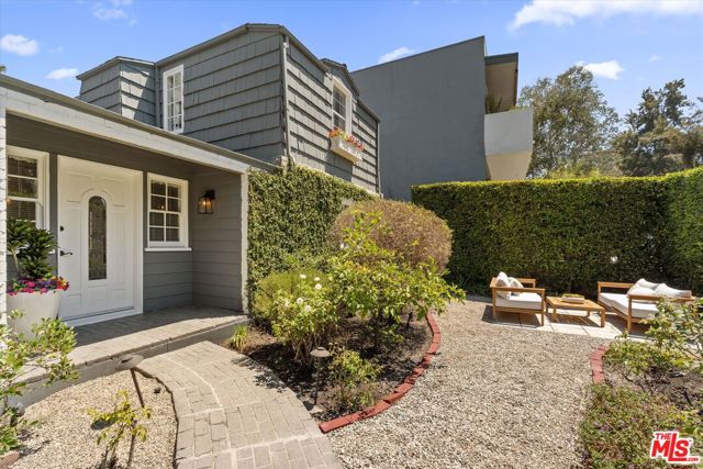 560 N Croft Avenue, West Hollywood CA: https://media.crmls.org/mediaz/6f4ba7f5-8a26-4d85-aef2-0a64fa28b519.jpg