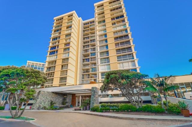 1720 Avenida Del Mundo, Coronado CA: https://media.crmls.org/mediaz/6f4baad1-6a70-46ef-9428-30a5163e3476.jpg