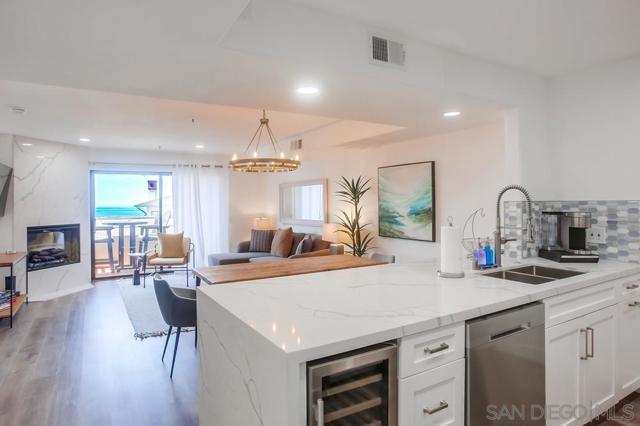 5726 La Jolla Blvd, La Jolla CA: https://media.crmls.org/mediaz/6f4bda59-22ab-47f1-b801-81fe9dc9c86c.jpg