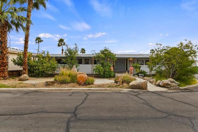 74711 Dillon Road, Desert Hot Springs CA: https://media.crmls.org/mediaz/6f4ccdad-e196-465e-8b81-da23ed8fe17e.jpg