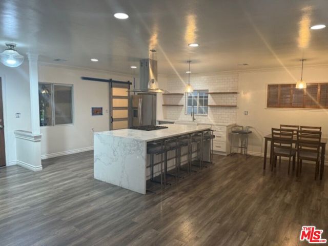 9333 Swinton Avenue, North Hills CA: https://media.crmls.org/mediaz/6f4cec48-93bf-4a00-98e2-18d14dd09b57.jpg