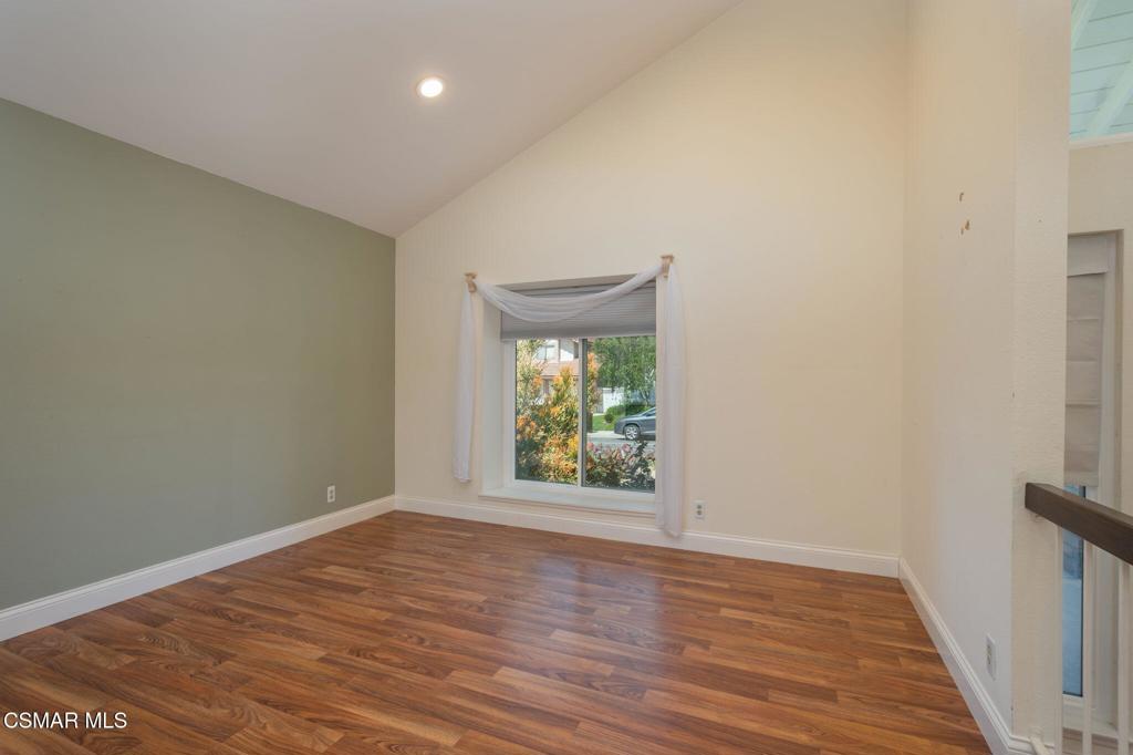 https://media.crmls.org/mediaz/6f4d564e-aa30-43b4-a5eb-fb17702f66e3.jpg?preset=X-Large