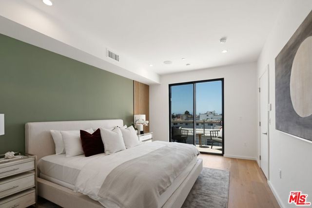 3807 S Verona Court, Los Angeles CA: https://media.crmls.org/mediaz/6f4dc1fd-5a70-4ae2-813c-8c80b781698f.jpg