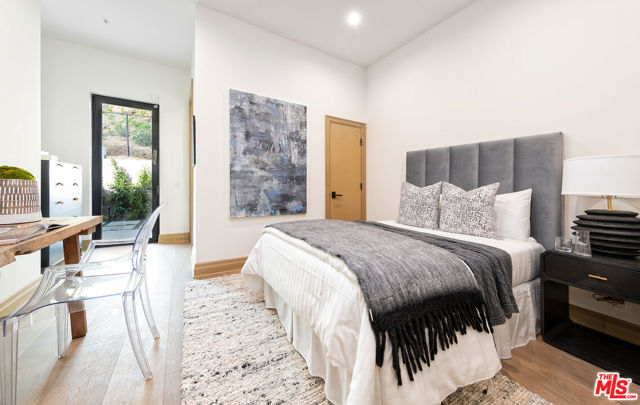 9153 Janice Place, Beverly Hills CA: https://media.crmls.org/mediaz/6f4dd0c0-0f81-4981-b35f-db00aa22ffa9.jpg