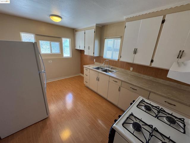 20145 Royal Avenue, Hayward CA: https://media.crmls.org/mediaz/6f4de84c-cc8f-4ed7-a577-3cb84b94942b.jpg
