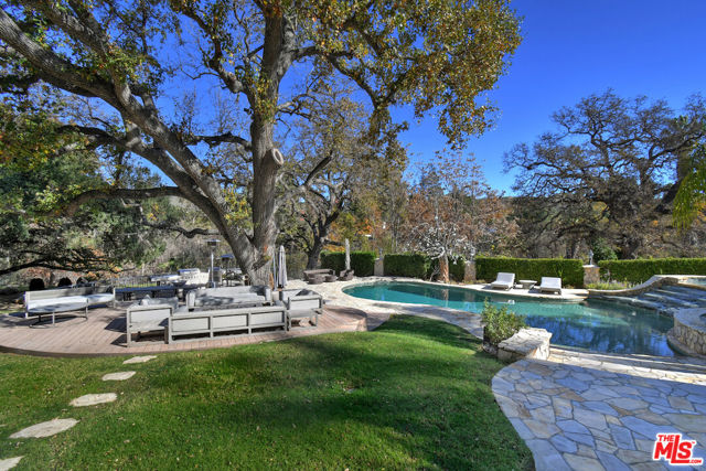 29105 Old Mill Creek, Agoura Hills CA: https://media.crmls.org/mediaz/6f4df0ed-89a5-4b2c-9eae-bc4665d8ed02.jpg