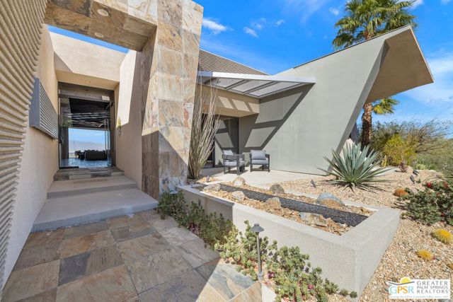 25 Sierra Vista Drive, Rancho Mirage CA: https://media.crmls.org/mediaz/6f4e3392-aebb-439e-8a18-925664a9ae29.jpg