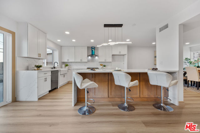 1722 E Turmont Street, Carson CA: https://media.crmls.org/mediaz/6f4e571c-6726-4694-a538-97eb699c0a74.jpg