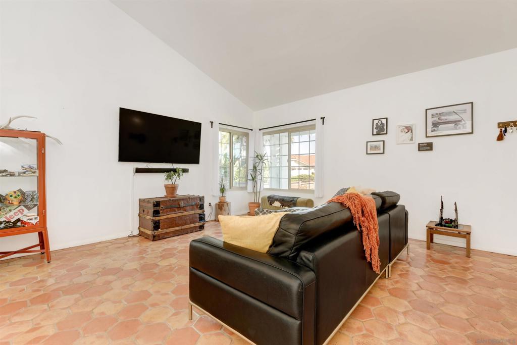 2735 Waterbury Way - photo 4