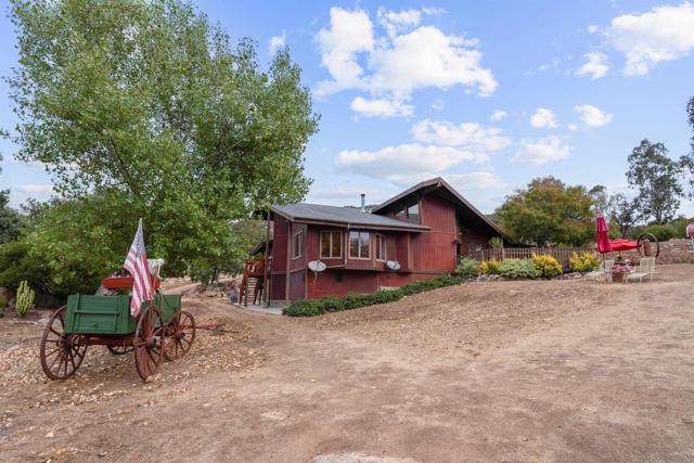 2410 Mount Elena Way, Jamul CA: https://media.crmls.org/mediaz/6f4f052a-c2df-4665-9604-a5cbd13db889.jpg