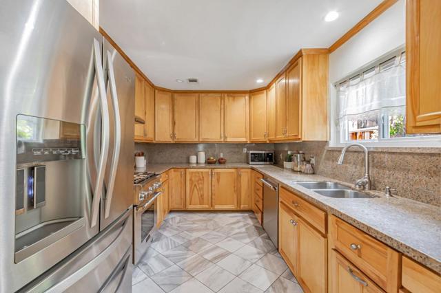 580 N Bayview Avenue, Sunnyvale CA: https://media.crmls.org/mediaz/6f504613-e45f-4237-a191-6e82b4ba78e6.jpg