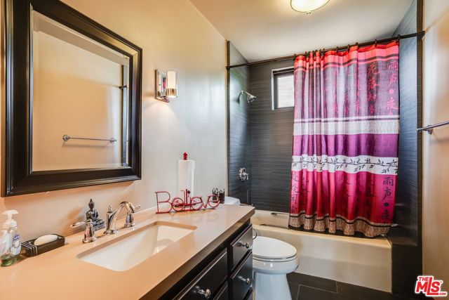 22252 W ALTA Drive, Topanga CA: https://media.crmls.org/mediaz/6f50c55b-a107-444b-a6b1-95f402d8374b.jpg