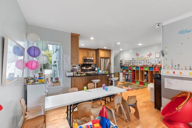 440442 29th Street, San Francisco CA: https://media.crmls.org/mediaz/6f50db55-3f4e-4b48-935b-ca0d9221d2ff.jpg