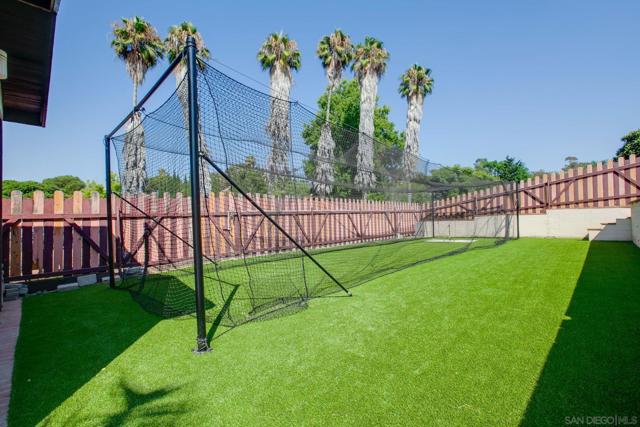 704 Matagual Dr, Vista CA: https://media.crmls.org/mediaz/6f50f020-9638-4961-aca6-839540d802a6.jpg