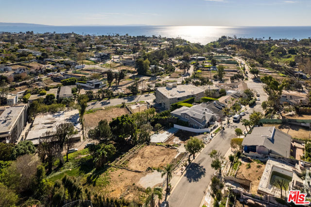 844 Las Lomas Avenue, Pacific Palisades CA: https://media.crmls.org/mediaz/6f514d1e-6321-4da2-b3db-91b9b5b220f2.jpg