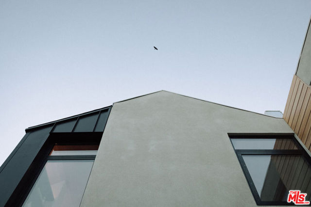 3440 Cattaraugus Avenue, Culver City CA: https://media.crmls.org/mediaz/6f518bc7-f9c5-4be3-8825-a04512a1a156.jpg