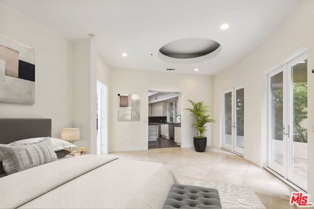2470 Venus Drive, Los Angeles CA: https://media.crmls.org/mediaz/6f52d6e4-cb69-42fd-8797-ddabfccf3582.jpg