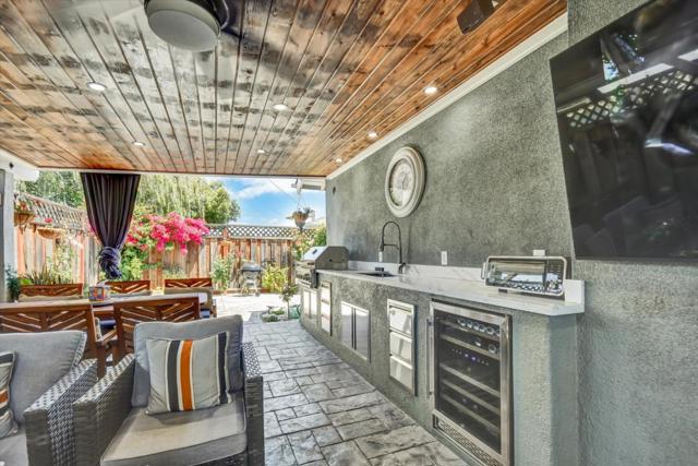 163 Roxbury, Santa Clara CA: https://media.crmls.org/mediaz/6f52f306-53e8-46b5-acca-66496fc5fb69.jpg