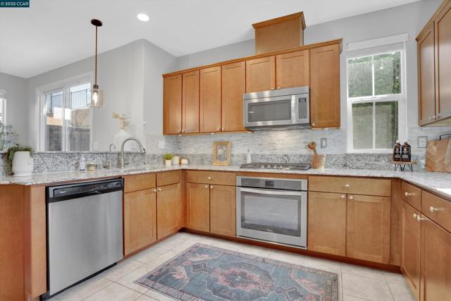 218 Ladybug Ln, Martinez CA: https://media.crmls.org/mediaz/6f52fc5d-5ec9-42d4-b212-ba0901858a8e.jpg