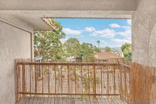 2340 Caringa Way E, Carlsbad CA: https://media.crmls.org/mediaz/6f535828-8ff1-4082-8ba7-4b700cffc044.jpg