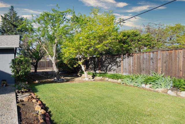 1681 La Pradera Drive, Campbell CA: https://media.crmls.org/mediaz/6f537bf4-7406-4237-80de-1eac00d28bbf.jpg