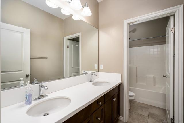 35056 Knollview Ct, Winchester CA: https://media.crmls.org/mediaz/6f53d34e-1a3f-45a5-a38c-3aaa9c865f81.jpg