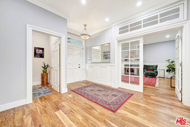 5111 Babcock Avenue, Valley Village CA: https://media.crmls.org/mediaz/6f545ba6-80b4-4c00-86a2-44d59e86aa19.jpg