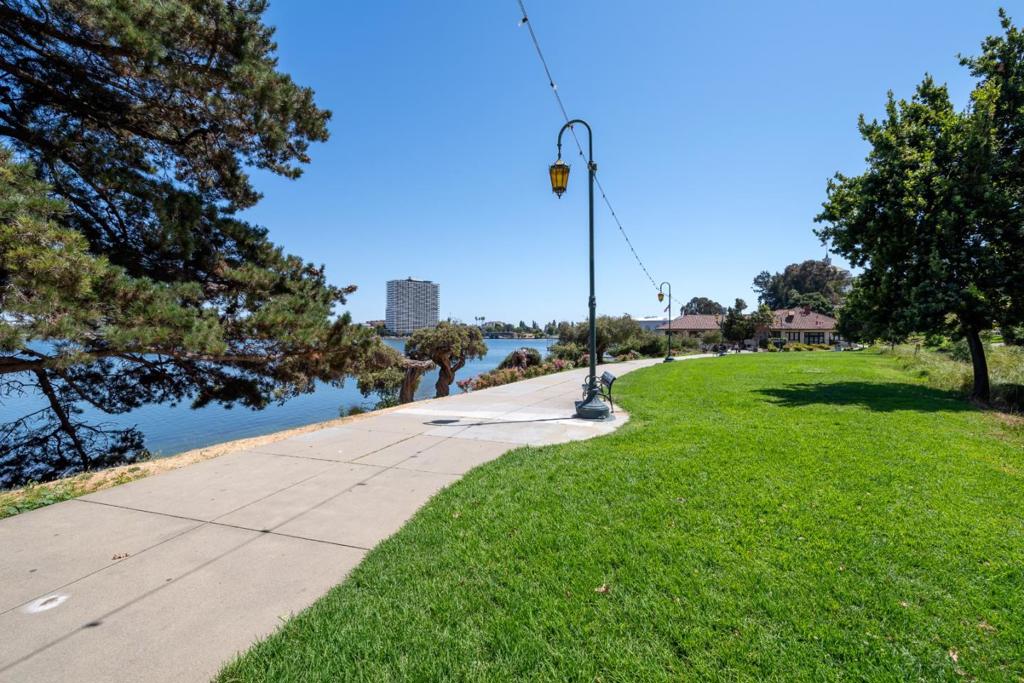 6F54F28C 6583 47F2 A732 3C1F59D2Ef31 1555 Lakeside Drive #184, Oakland, Ca 94612 &Lt;Span Style='BackgroundColor:transparent;Padding:0Px;'&Gt; &Lt;Small&Gt; &Lt;I&Gt; &Lt;/I&Gt; &Lt;/Small&Gt;&Lt;/Span&Gt;