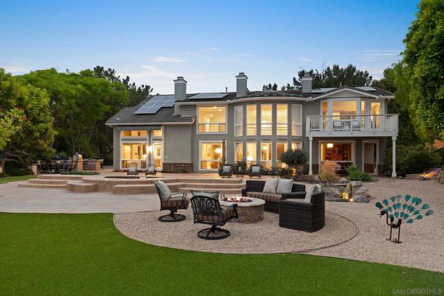 521 Latigo Row, Encinitas CA: https://media.crmls.org/mediaz/6f551332-c360-430b-abb7-5765d3a87e00.jpg