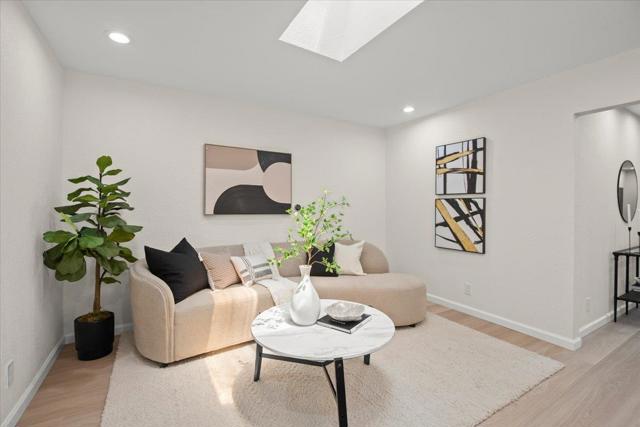 586 Burgoyne Street, Mountain View CA: https://media.crmls.org/mediaz/6f55158d-0c78-4643-981f-9961bdec8fbf.jpg