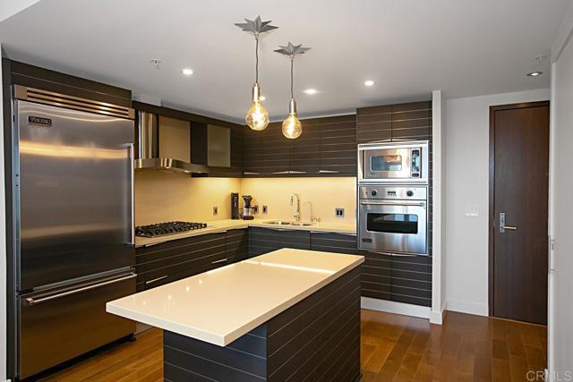 1325 Pacific Highway, San Diego CA: https://media.crmls.org/mediaz/6f554019-a421-45e1-9636-4ae193fcfcb0.jpg