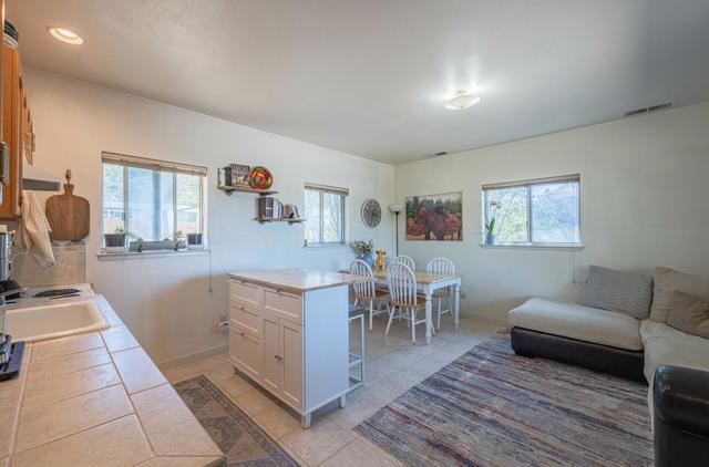 394 Mesa Road, Salinas CA: https://media.crmls.org/mediaz/6f5568d3-9e44-44e3-8039-75bef663eba4.jpg