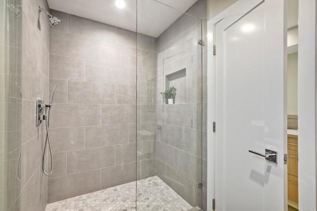 10265 Aviary Drive, San Diego CA: https://media.crmls.org/mediaz/6f55c13c-b3ca-4b3d-be10-1d8eec1fd589.jpg