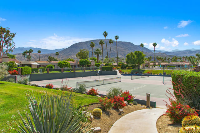 72806 Fleetwood Circle, Palm Desert CA: https://media.crmls.org/mediaz/6f565256-d18d-4422-bb8f-d14bde19ad14.jpg