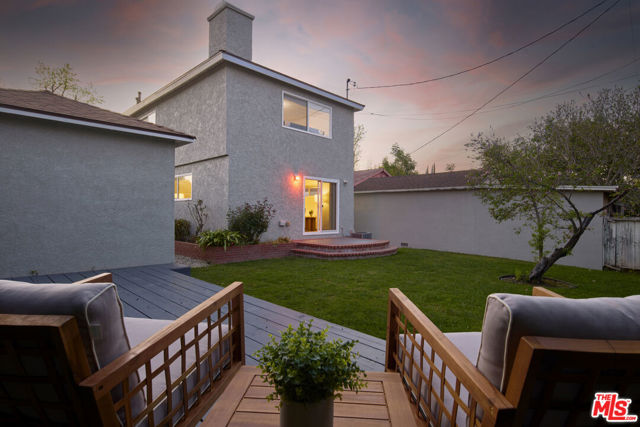 4910 Enfield Avenue photo 2