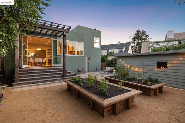 1511 Rose St, Berkeley CA: https://media.crmls.org/mediaz/6f5742f5-0fb3-435f-b788-893b319f6d92.jpg