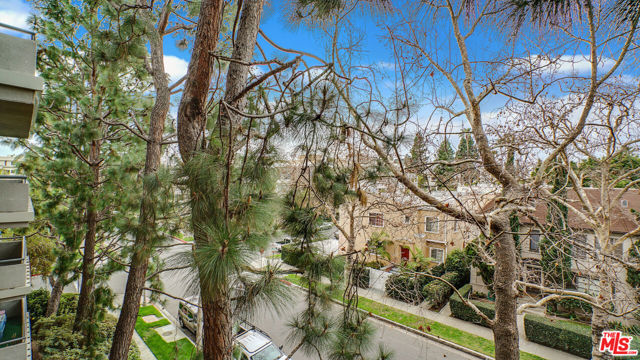 200 N Swall Drive, Beverly Hills CA: https://media.crmls.org/mediaz/6f57ab9e-475e-471b-b13f-040afe07d862.jpg