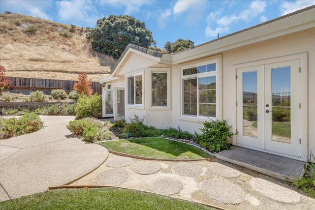 21775 Woodrose Place, Salinas CA: https://media.crmls.org/mediaz/6f582d6c-a7a1-4528-a674-b0936ce61785.jpg