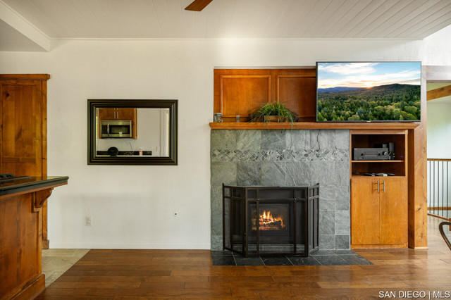 147 State Highway 173, Lake Arrowhead CA: https://media.crmls.org/mediaz/6f583f65-529c-4b21-80a7-60c49f85dfa3.jpg